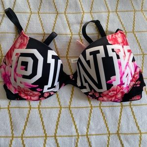 PINK Wear Everywhere T-shirt lightly-lined bra, 32B